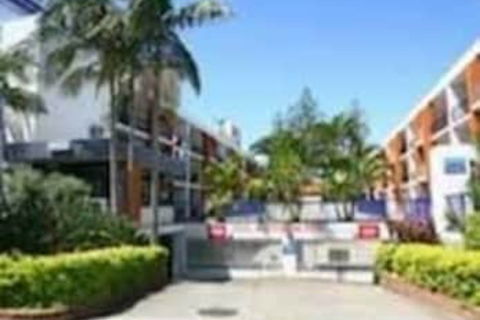 Club Surfers - Redcliffe Tourism 1