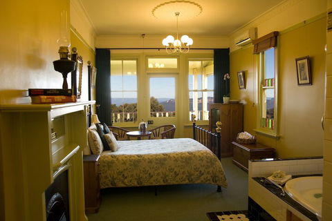 Moments Mountain Retreat - Redcliffe Tourism 6