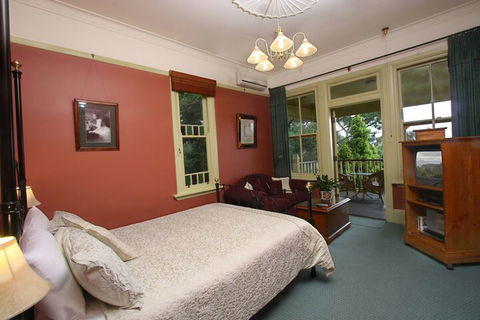 Moments Mountain Retreat - Redcliffe Tourism 7