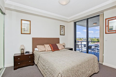 Aqualine Apartments - Redcliffe Tourism 3