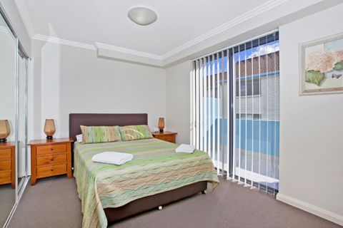 Aqualine Apartments - Redcliffe Tourism 6