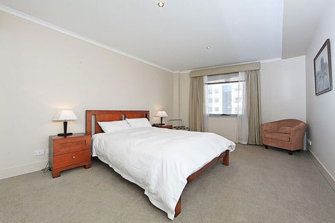 Accommodate Canberra - The Avenue - Redcliffe Tourism 1