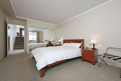 Accommodate Canberra - The Avenue - Redcliffe Tourism 2