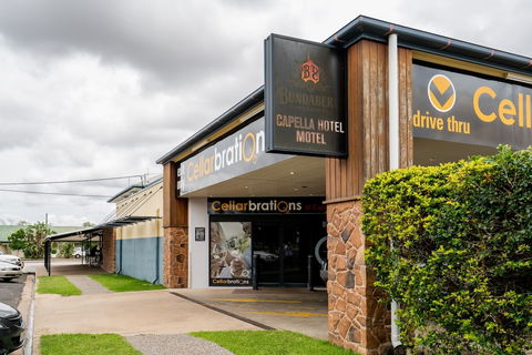 Capella Hotel Motel - Redcliffe Tourism 1