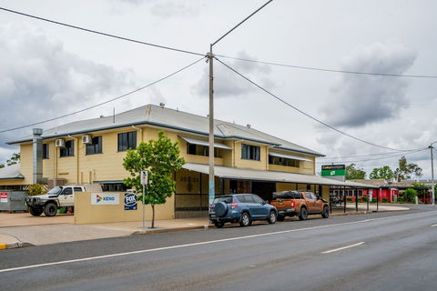 Capella Hotel Motel - Redcliffe Tourism 3