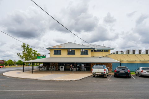 Capella Hotel Motel - Redcliffe Tourism 4