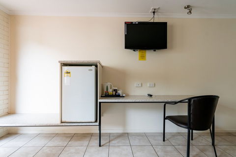 Capella Hotel Motel - Redcliffe Tourism 5