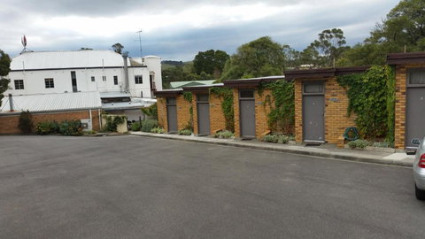 Fish Creek Hotel - Redcliffe Tourism 6