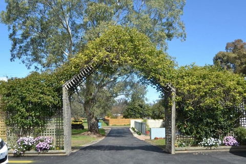 Wattle Motel - Redcliffe Tourism 1