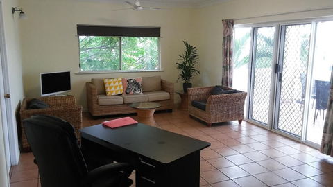 Cairns City Garden Apartment - Redcliffe Tourism 4