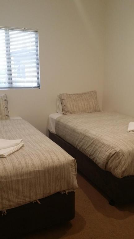 Lilacs Waterfront Villas & Cottages - Redcliffe Tourism 4