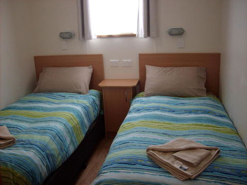 Jackos Holiday Cabins - Redcliffe Tourism 3