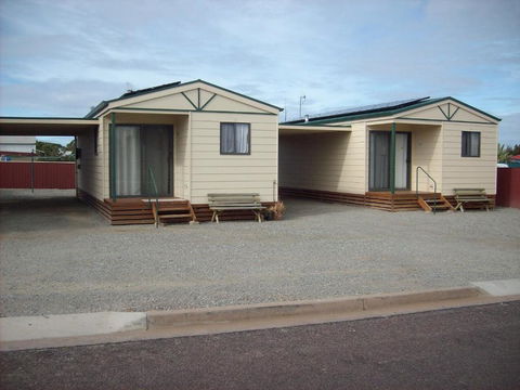 Jackos Holiday Cabins - Redcliffe Tourism 4