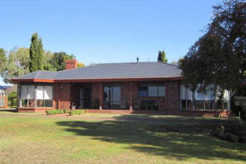 Jacaranda Wey B & B - Redcliffe Tourism 0