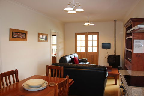 Albany Beachside Accommodation - Redcliffe Tourism 1