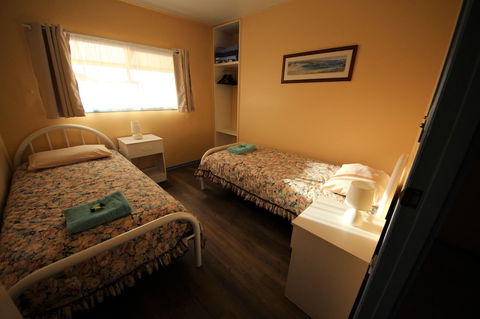 Baudin Beach Apartments - Redcliffe Tourism 2