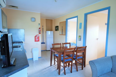 Baudin Beach Apartments - Redcliffe Tourism 4
