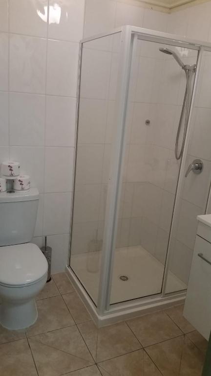 Cedarwood Apartments - Redcliffe Tourism 6