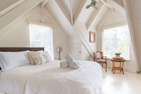 ARCADIA - The Barn Cottage & Rosehill Cottage - Redcliffe Tourism 5