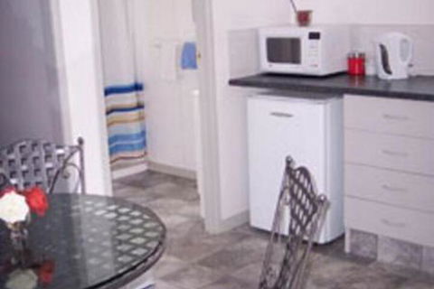 Sheffield Cabins & Apartments - Redcliffe Tourism 2