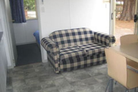 Sheffield Cabins & Apartments - Redcliffe Tourism 4