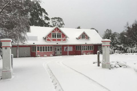 Cradle Chalet - Redcliffe Tourism 6