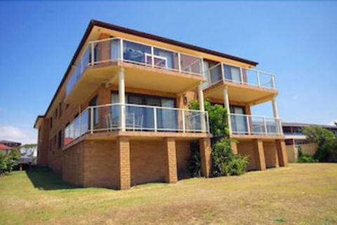 Avilla Court 2 - Redcliffe Tourism 0
