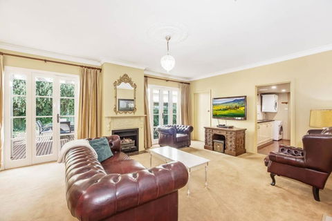 Ayr House Echuca Holiday Homes - Redcliffe Tourism 1