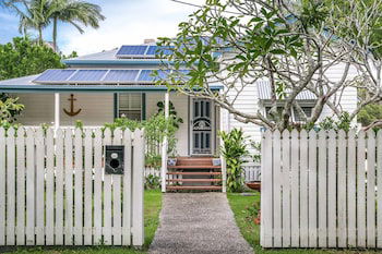 A PERFECT STAY - Anchored In Byron - Redcliffe Tourism 0