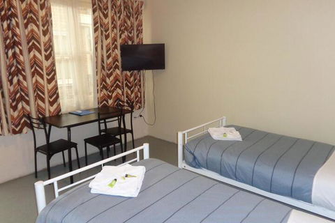 Adelaide Backpackers Travellers Inn - Redcliffe Tourism 5