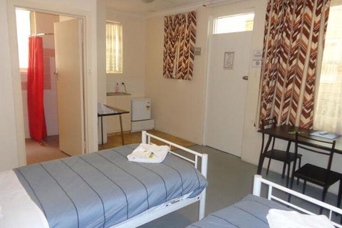 Adelaide Backpackers Travellers Inn - Redcliffe Tourism 2