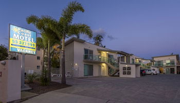 Pacific Coast Motel - Redcliffe Tourism 2