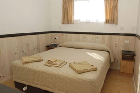 Longreach Tourist Park Caravan Park - Redcliffe Tourism 5