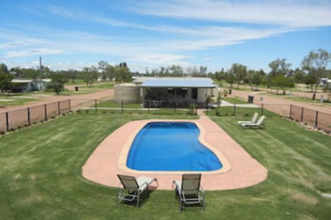Longreach Tourist Park Caravan Park - Redcliffe Tourism 3