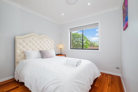 Just In Holiday - Redcliffe Tourism 0