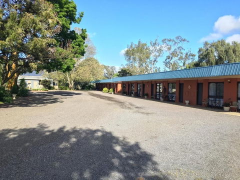 Avoca Motel - Redcliffe Tourism 0