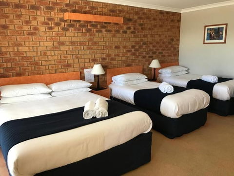 Avoca Motel - Redcliffe Tourism 1