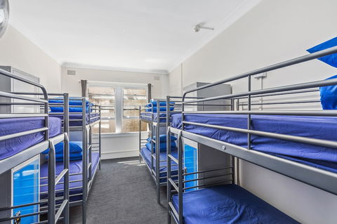 Ady's Place Backpackers - Redcliffe Tourism 4