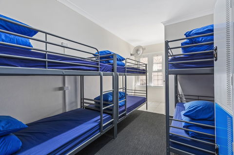 Ady's Place Backpackers - Redcliffe Tourism 2