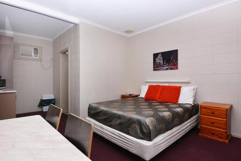 Motel Poinsettia - Redcliffe Tourism 5