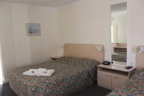 Mid Coast Motor Inn - Redcliffe Tourism 3