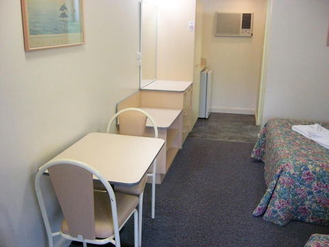 Mid Coast Motor Inn - Redcliffe Tourism 0