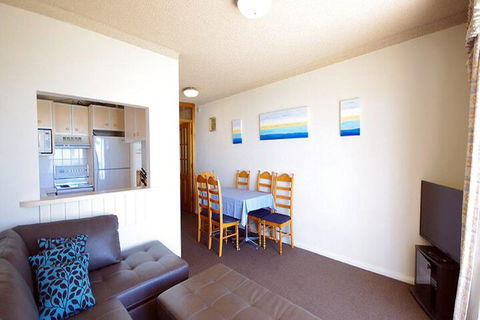Avilla Court 1 - Redcliffe Tourism 4