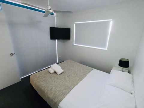 Aruba Surf Resort - Redcliffe Tourism 1