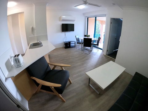 Aruba Surf Resort - Redcliffe Tourism 3