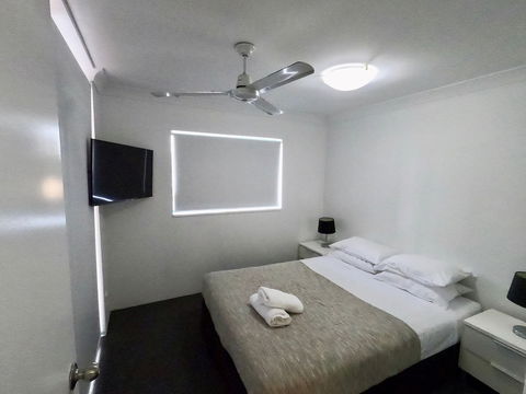 Aruba Surf Resort - Redcliffe Tourism 4