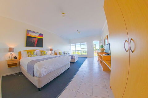 COAST Motel And Apartments - Redcliffe Tourism 3