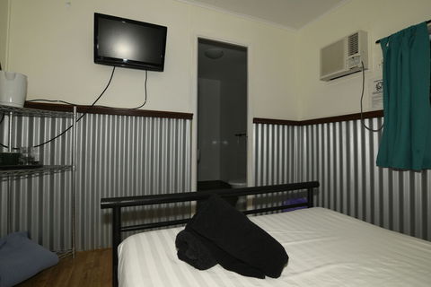 Scottys Mission Beach YHA - Redcliffe Tourism 6