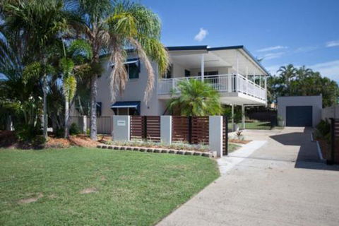 City Beach Holiday House - Redcliffe Tourism 0