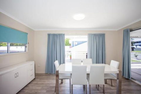 City Beach Holiday House - Redcliffe Tourism 1